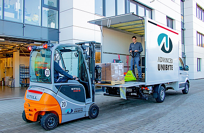 Die Projekt-Logistik implementiert die Lösungen der Kunden in der Zentrale in Metzingen, dort werden die Lösungen getestet und, wenn möglich, mit dem eigenen Crafter punktgenau an unsere Kunden ausgeliefert. 